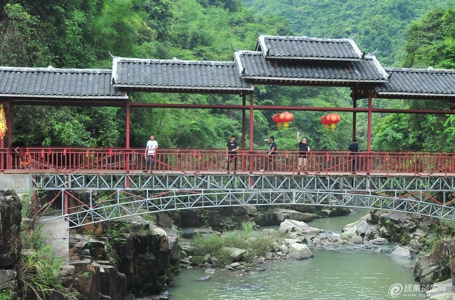 民族风雨桥.jpg